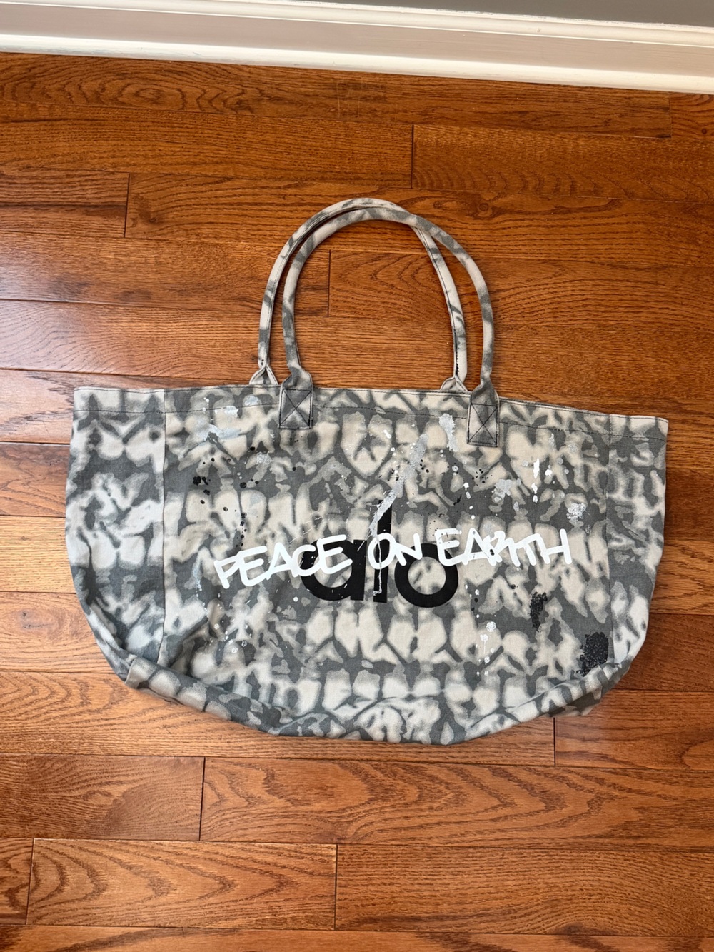 ALO Yoga  Peace On Earth Gray Tie-Dye Tote Bag